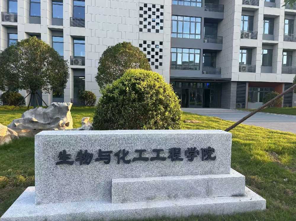 郑州市扬州职业大学体育场高杆灯项目